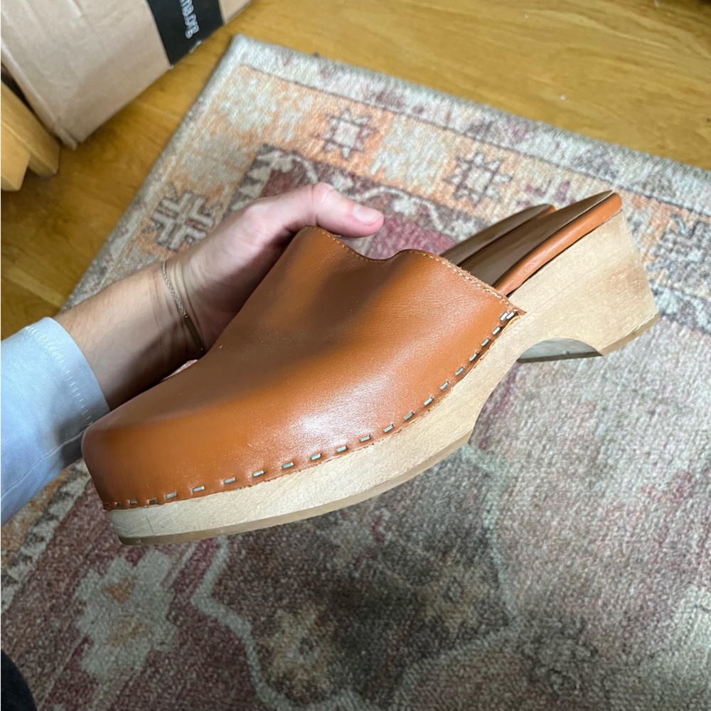 tan leather clogs
